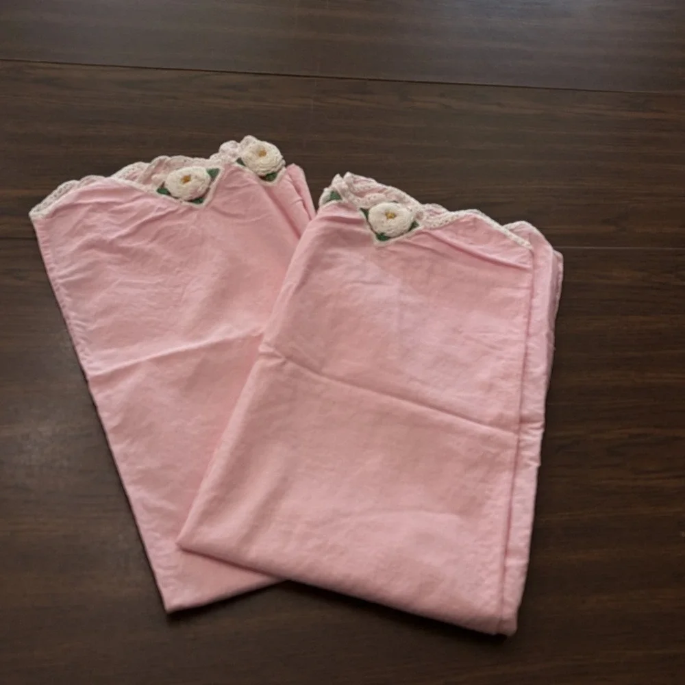 Vintage Pink Pillowcase Pair Crochet Daisy Trim Cottage Bed Linens